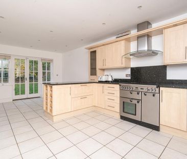 4 bedroom detached house to rent - Photo 6