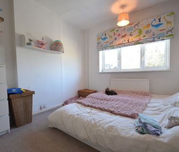 3 bedroom Semi-detached house to rent - Photo 4