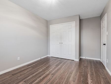 For Lease - 10 Laidlaw Drive, Barrie, Ontario - Photo 5