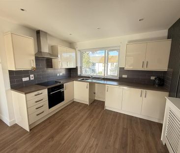 4 bedroom semi-detached house to rent - Photo 4
