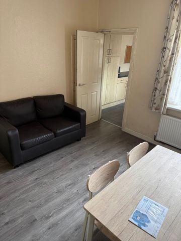 4 bedroom terraced house to rent - Photo 2