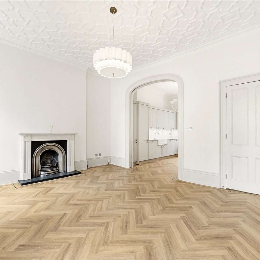 A newly refurbished property offering incredible living space in a central location in the heart of North Belgravia. - Photo 1