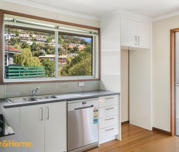 "3 Bedroom Home Backing Onto A Reserve!" - Photo 6