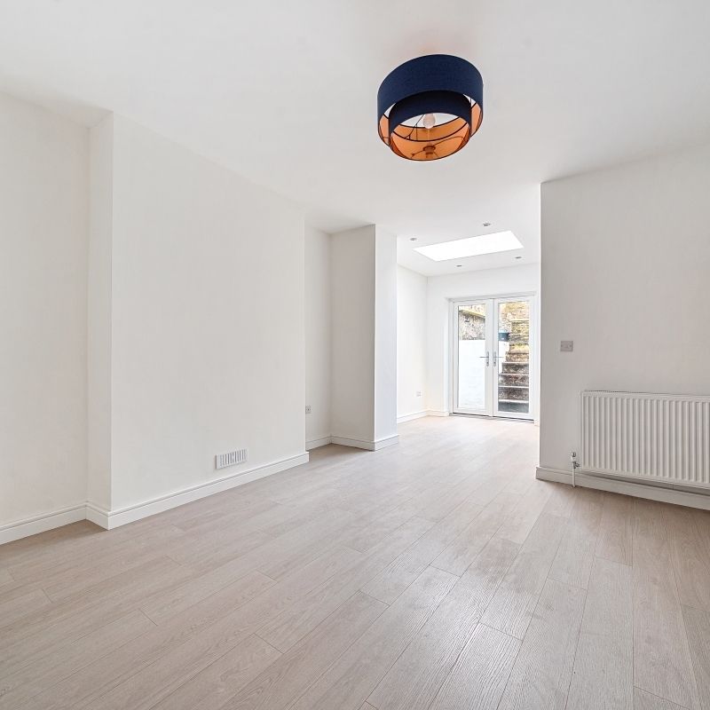 4 bedroom terraced house to rent - Photo 1