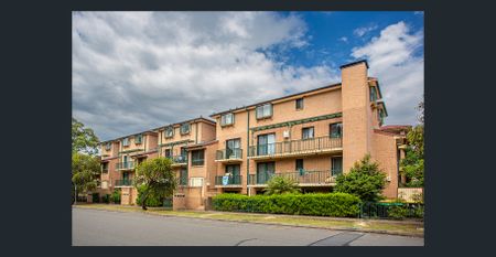 Exceptional convenience – Approx 100 meters to Westfield! - Photo 4