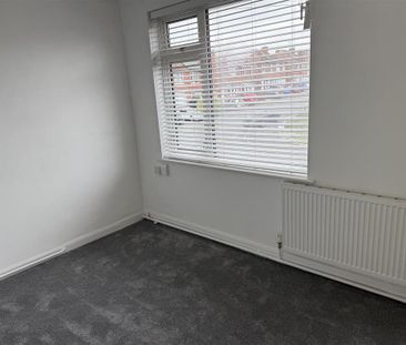 4 bedroom semi-detached house to rent - Photo 4