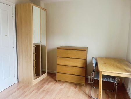 4 bedroom house to rent Hitchen Street, M13 - Photo 3