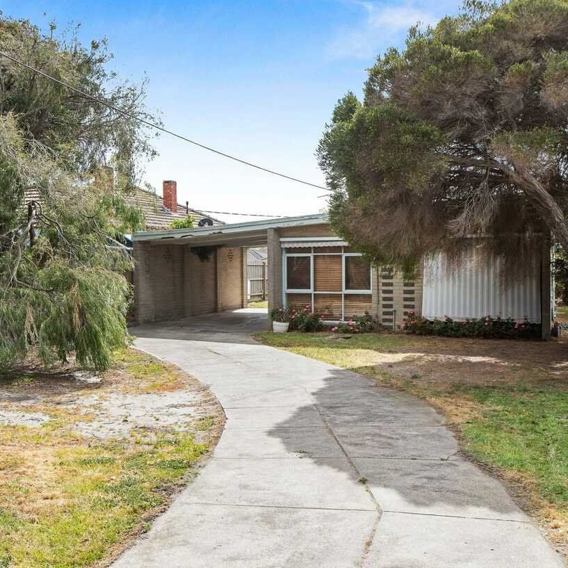 THREE BEDROOM HOME - SHORT TERM LEASE ONLY - Photo 1