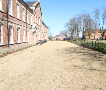 Sergeants Mess, Le Cateau Road, Colchester - Photo 1