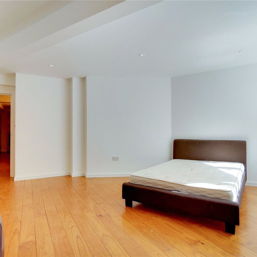 Long Lane, London, SE1 4AY - Photo 1
