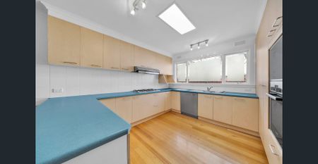 TRIPLE FRONTED CALIFORNIA BUNGALOW FIT FOR FAMILY - 6 Month Lease - Photo 5