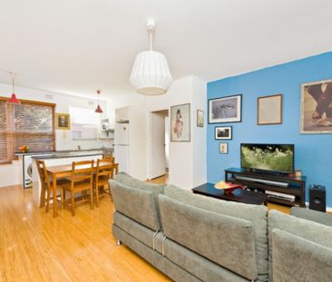 Stylish Two-Bedroom Apartment in the Heart of Brighton-Le-Sands - Photo 1