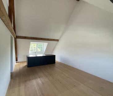 Loftartige 2.5-Zimmer-Dachwohnung mit Galerie und Charme - Photo 2