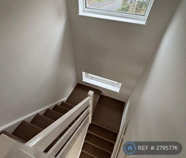 3 bedroom detached house to rent - Photo 2