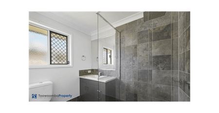 Spacious Family Home in Glenvale - Photo 3