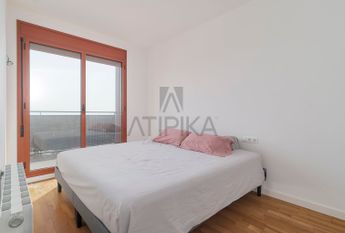 Piso en alquiler de cuatro habitaciones junto al Teatre Nacional de Cataluña, Barcelona