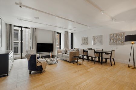 A Second-Floor Apartment in a Prestigious Mayfair Address - Photo 3