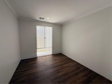 26 Gumblossom Ave, Piara Waters - Photo 3