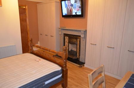 3 bedroom flat to rent - Photo 3
