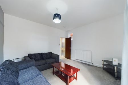 4 bedroom semi-detached house to rent - Photo 3