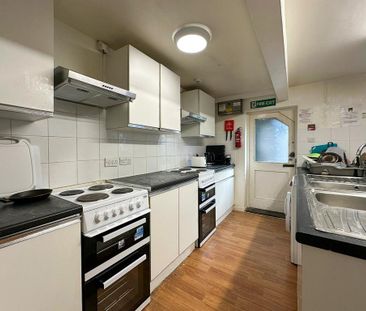 1 bedroom in a house share to rent - Photo 3