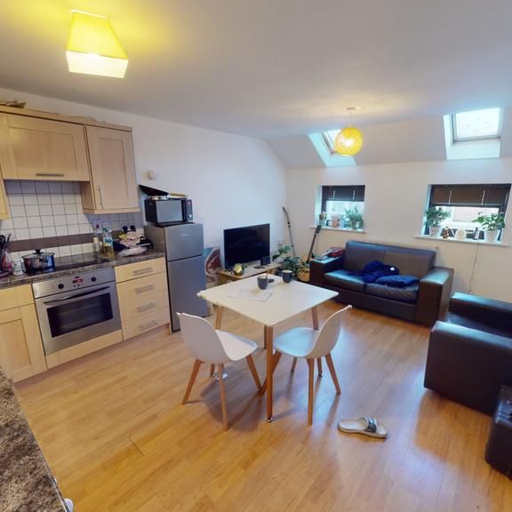 2 bedroom ground floor flat to rent - Photo 1