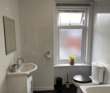 4 bedroom house share to rent - Photo 3