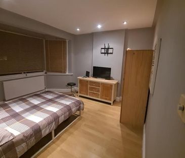 Room in a Shared Flat, Highcroft Avenue, HA0 - Photo 1