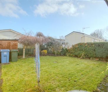 2 bedroom semi-detached bungalow to rent - Photo 2