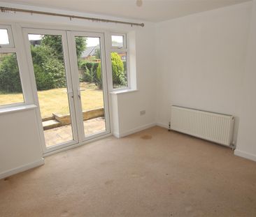 3 bedroom Semi-Detached House to let - Photo 5