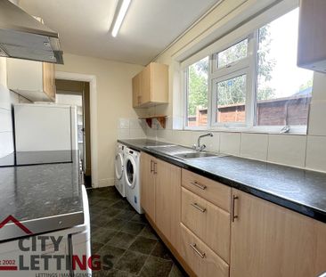 5 Bedroom Mid Terraced House - Photo 6