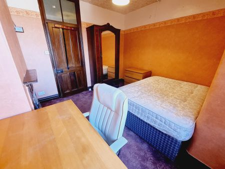 5 Bed Student Accommodation - Photo 5