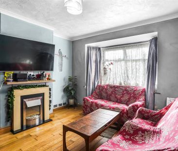 4 bedroom semi-detached house to rent - Photo 3