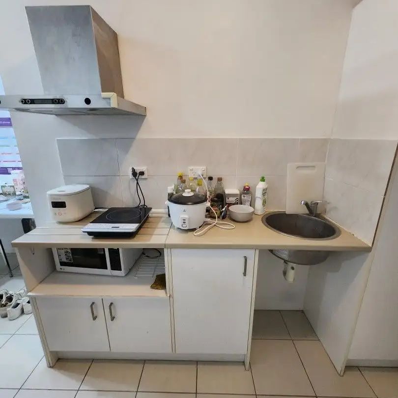 “5-Star Studio in South Brisbane All Bills Included” - Photo 1