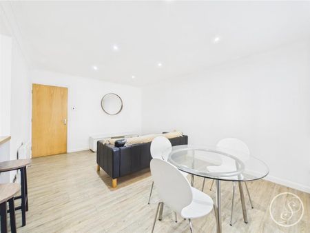 2 bedroom flat to rent - Photo 4