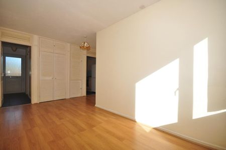 1 bedroom ground floor flat to rent - Photo 2