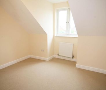 3 bedroom flat to rent - Photo 4