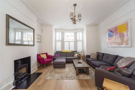 4 bedroom end of terrace house to rent - Photo 2