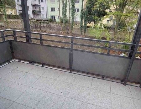 Moderne 2-Zi-Wohnung mit Balkon in Stadtnähe - Photo 1