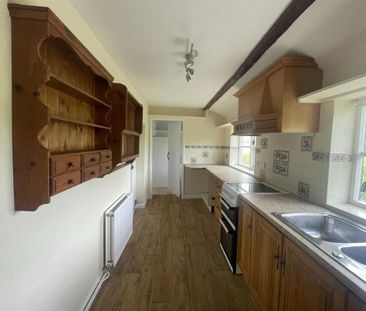 2 bedroom semi-detached house to rent - Photo 5