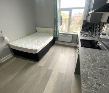 1 bedroom in a house share to rent - Photo 2