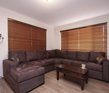 🏡 A Dream Home in Canning Vale! A 4-Bedroom Haven 🏡 - Photo 3