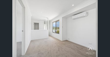 🏡 Freshly Updated 4-Bedroom Family Home in Pimpama - Photo 3