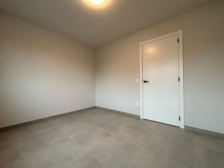 Nieuwbouwwoning met 3 slaapkamers, dressing en polyvalente ruimte - Photo 4