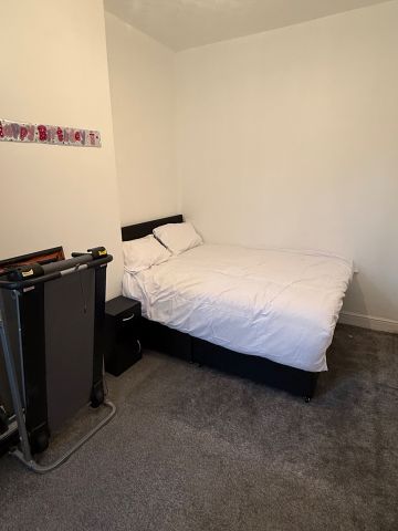 Room in a Shared House, Yew Tree Road, B6 - Photo 2