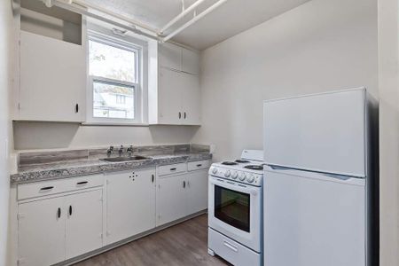 Renovated Suite - 2 Bedroom - Photo 4