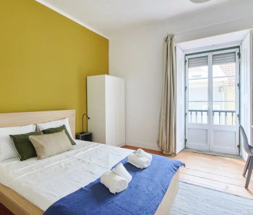 Room in a shared 4-bedroom apartment for rent in Lisbon, perfect fo... - Foto 1