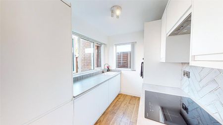 2 bedroom end of terrace house to rent - Photo 2
