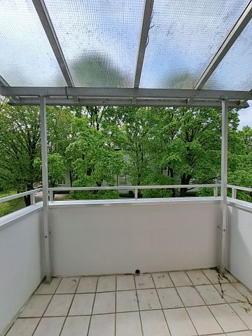 Schöne 2,5-Zimmer-Wohnung mit Balkon in Moosach - Foto 4