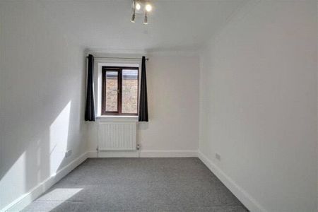 2 bedroom penthouse to rent - Photo 3